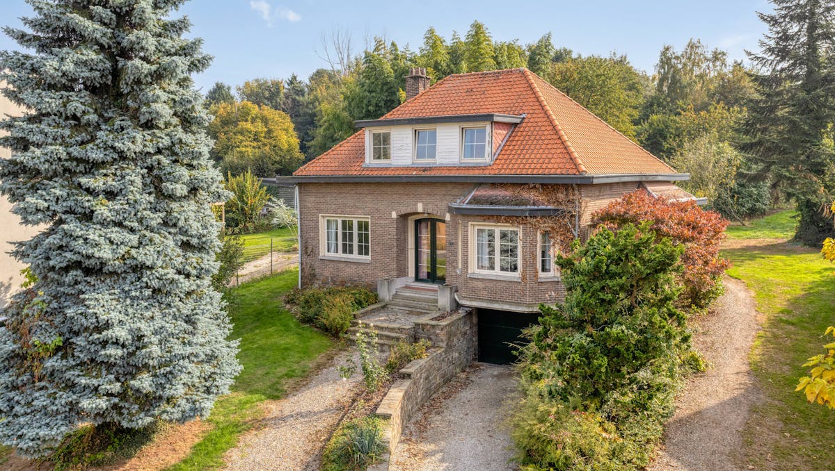 Four-gable house to renovate at a top location in Grimbergen!