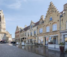 Handelsgelijkvloers te huur op de Grote Markt te Veurne.