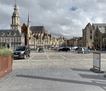 Handelsgelijkvloers te huur op de Grote Markt te Veurne.
