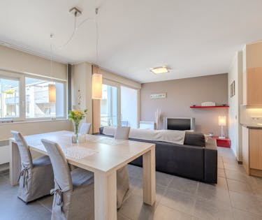 Instapklaar en recent 2-slaapkamer appartement in Nieuwpoort