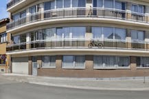 Instapklaar gelijkvloers 1-slaapkamerappartement met veel lichtinval in het centrum van Strombeek-Bever