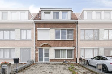 Huis met 6 slaapkamers  en tuin te koop in Merksem!