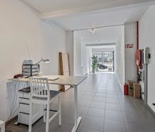 Ruim handelsgelijkvloers (ca 96m²) te huur centrum Antwerpen