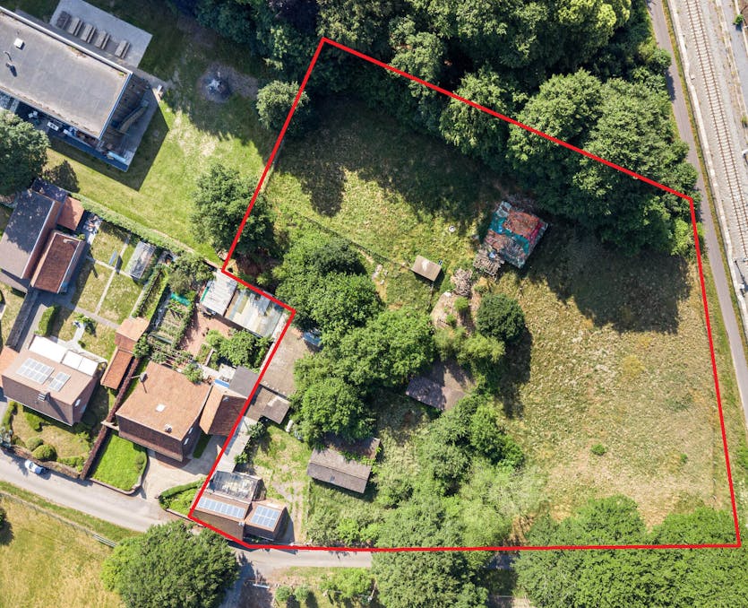 Te renoveren hoeve op bijna 6000 m² nabij het centrum van Aalter