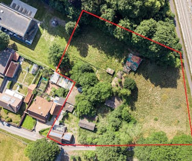 Te renoveren hoeve op bijna 6000 m² nabij het centrum van Aalter