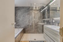 Lichtrijk huis met 4 slaapkamers en zuidwest gerichte tuin in Ieper