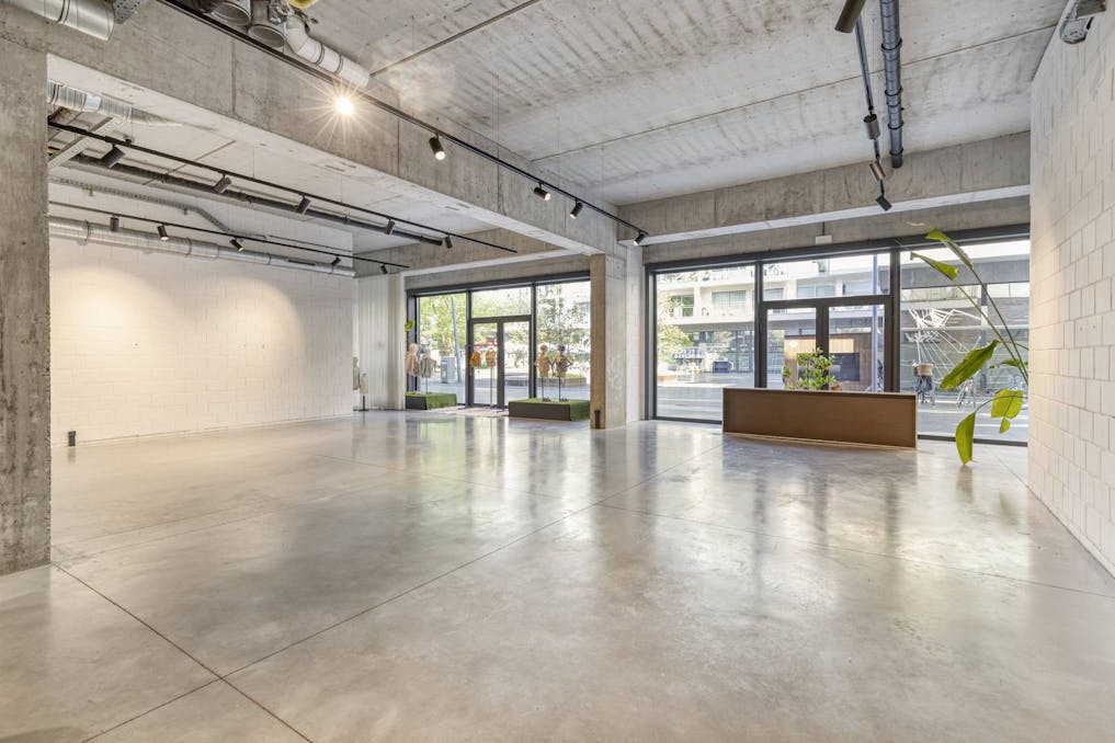 Instapklaar handelspand te huur in Roeselare