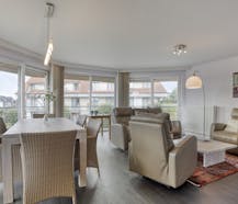 Appartement met 3 slaapkamers en garage vlakbij zee in Sint-Idesbald
