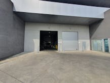 Entrepôt (2 120 m²) avec stockage extérieur à louer Deinze