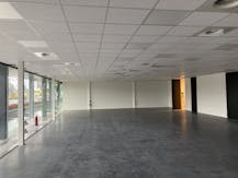 Kantoren (826m²) vlakbij op- en afrit E40 te Sint-Denijs-Westrem