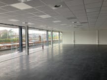 Kantoren (826m²) vlakbij op- en afrit E40 te Sint-Denijs-Westrem