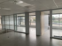 Kantoren (826m²) vlakbij op- en afrit E40 te Sint-Denijs-Westrem