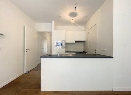 2 bedroom apartment next to 'Gare Maritime'
