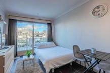 Instapklare studio met terras en zeezicht te Westende!