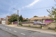 Gelijkvloerse villa op een centrale locatie in Brussegem