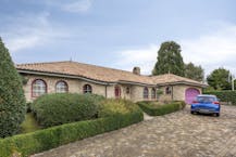 Single storey villa in a central location in Brussegem