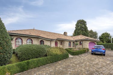 Single storey villa in a central location in Brussegem