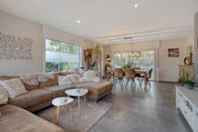 Ruime villa met 4 slaapkamers en dubbele garage op 1.034m² .