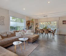 Ruime villa met 4 slaapkamers en dubbele garage op 1.034m² .