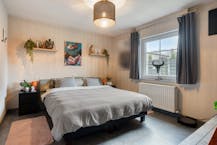 Ruime villa met 4 slaapkamers en dubbele garage op 1.034m² .