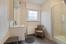 Ruime villa met 4 slaapkamers en dubbele garage op 1.034m² .