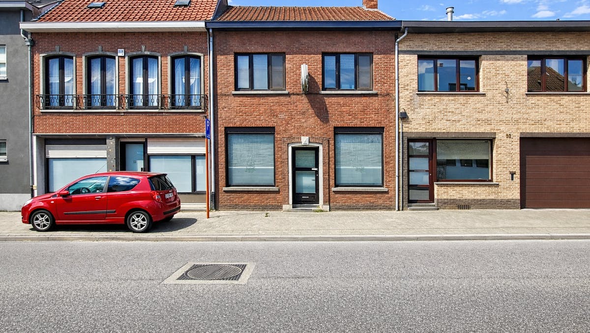 Te renoveren winkel of woning te Kruibeke