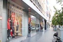 Propriété commerciale de 2 000 m² à louer dans le centre-ville de Courtrai