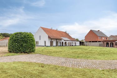 Te renoveren hoeve te koop in Lichtaart op ruim perceel