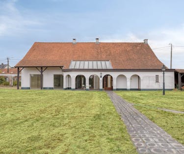 Te renoveren hoeve te koop in Lichtaart op ruim perceel