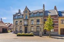 Karaktervol historisch pand in het centrum van Ardooie
