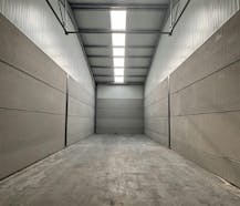 Centraal gelegen magazijn te huur (90 m²) te Middelkerke