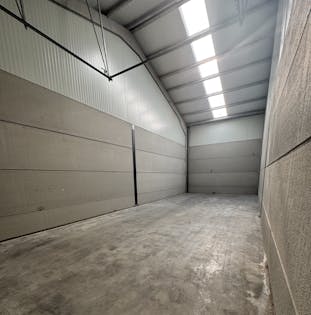 Centraal gelegen magazijn te huur (90 m²) te Middelkerke