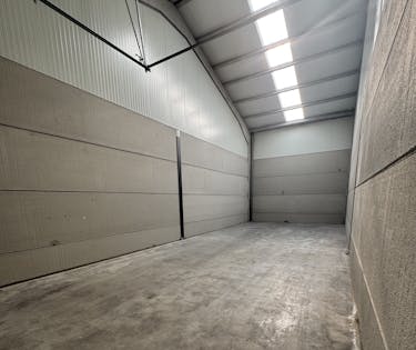 Centraal gelegen magazijn te huur (90 m²) te Middelkerke