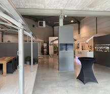 Opslagruimte/magazijn met showroom en bureel te huur.