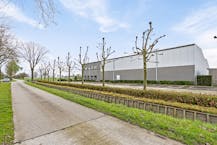 Loods 1600m² met 400m² kantoorruimte te koop in Rijkevorsel!