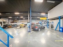 Magazijn (1.006 m²) met kantoren te huur vlakbij E40 Drongen