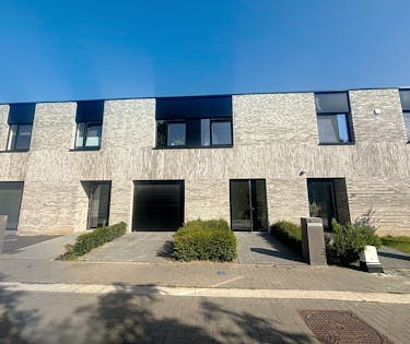 Huis met 4 kamers, 2 badkamers en tuin te huur in Houtem