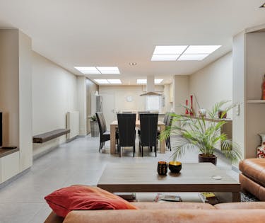 Ready-to-move family home with cozy garden in Roeselare