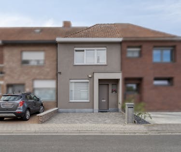 Ready-to-move family home with cozy garden in Roeselare