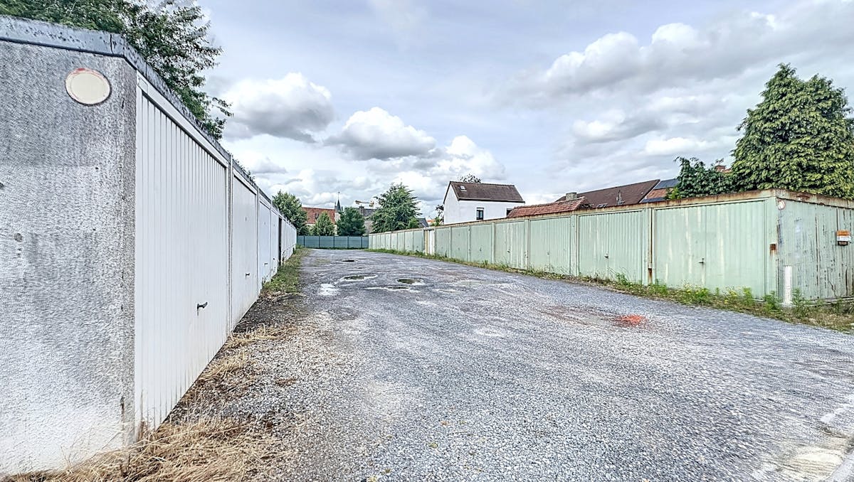 Opbrengsteigendom: garageboxen te koop in Sint-Eloois-Vijve