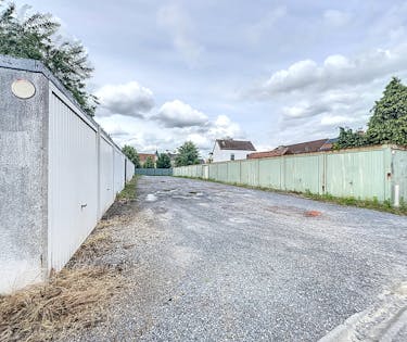 Opbrengsteigendom: garageboxen te koop in Sint-Eloois-Vijve