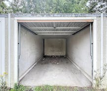 Opbrengsteigendom: garageboxen te koop in Sint-Eloois-Vijve