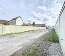 Opbrengsteigendom: garageboxen te koop in Sint-Eloois-Vijve