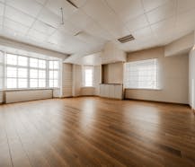 Goed gelegen handelspand met veel potentieel in Lombardsijde