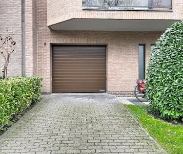 Overdekte autostaanplaats te koop in Berchem