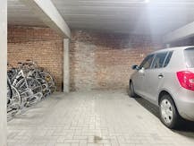 Overdekte autostaanplaats te koop in Berchem