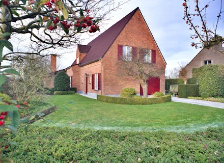 Landelijke villa te koop met 3 slaapkamers, bureau op een perceel van 1.574m² te Zedelgem
