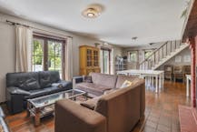 Halfopen bebouwing met 6 slaapkamers op een perceel van 1.200 m²