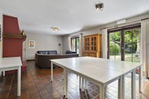 Halfopen bebouwing met 6 slaapkamers op een perceel van 1.200 m²