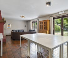 Halfopen bebouwing met 6 slaapkamers op een perceel van 1.200 m²